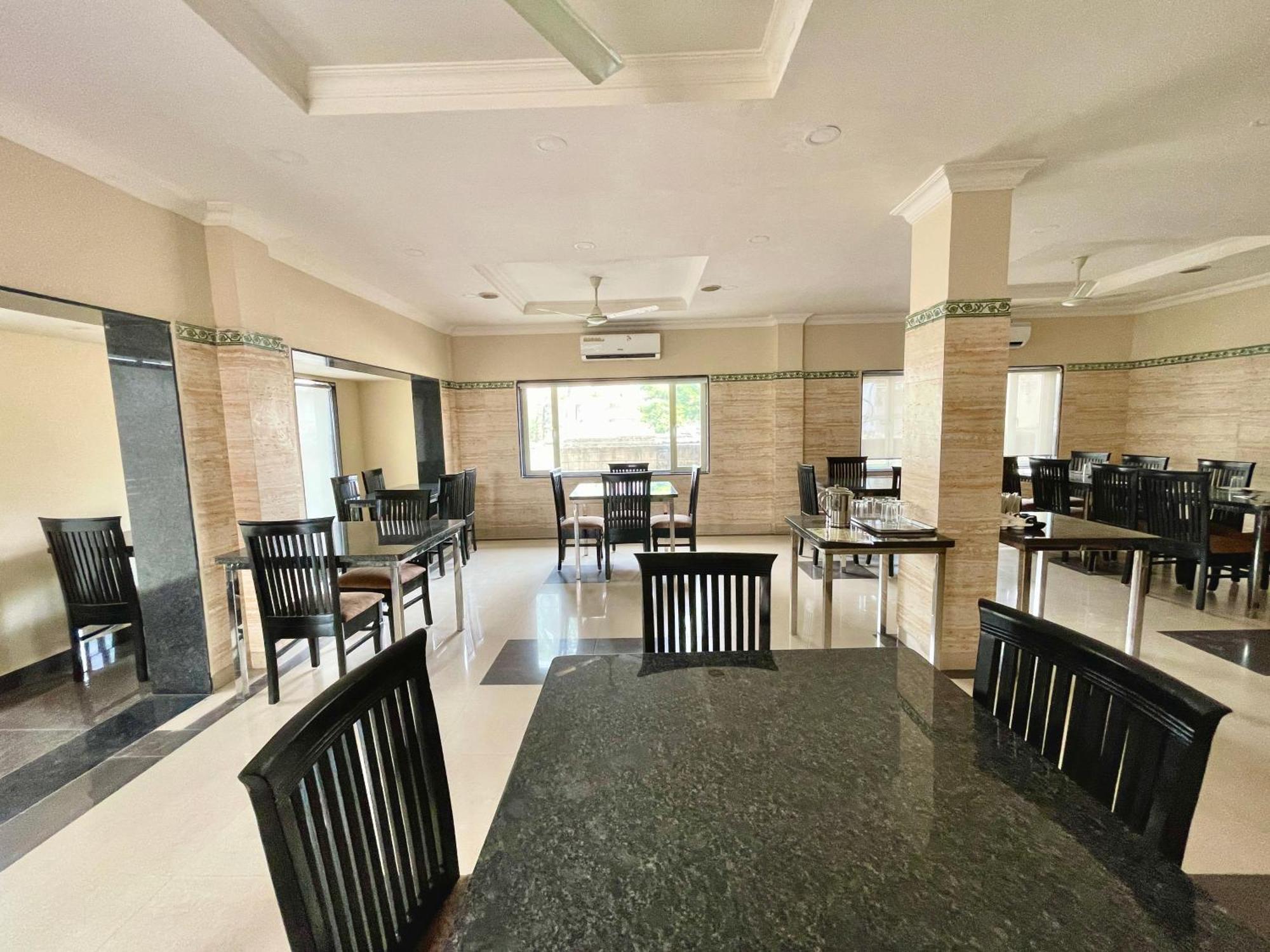 Hotel Rockbay, Puri Swimming-Pool, Near-Sea-Beach-And-Temple Fully-Air-Conditioned-Hotel With-Lift-And-Parking-Facility Zewnętrze zdjęcie