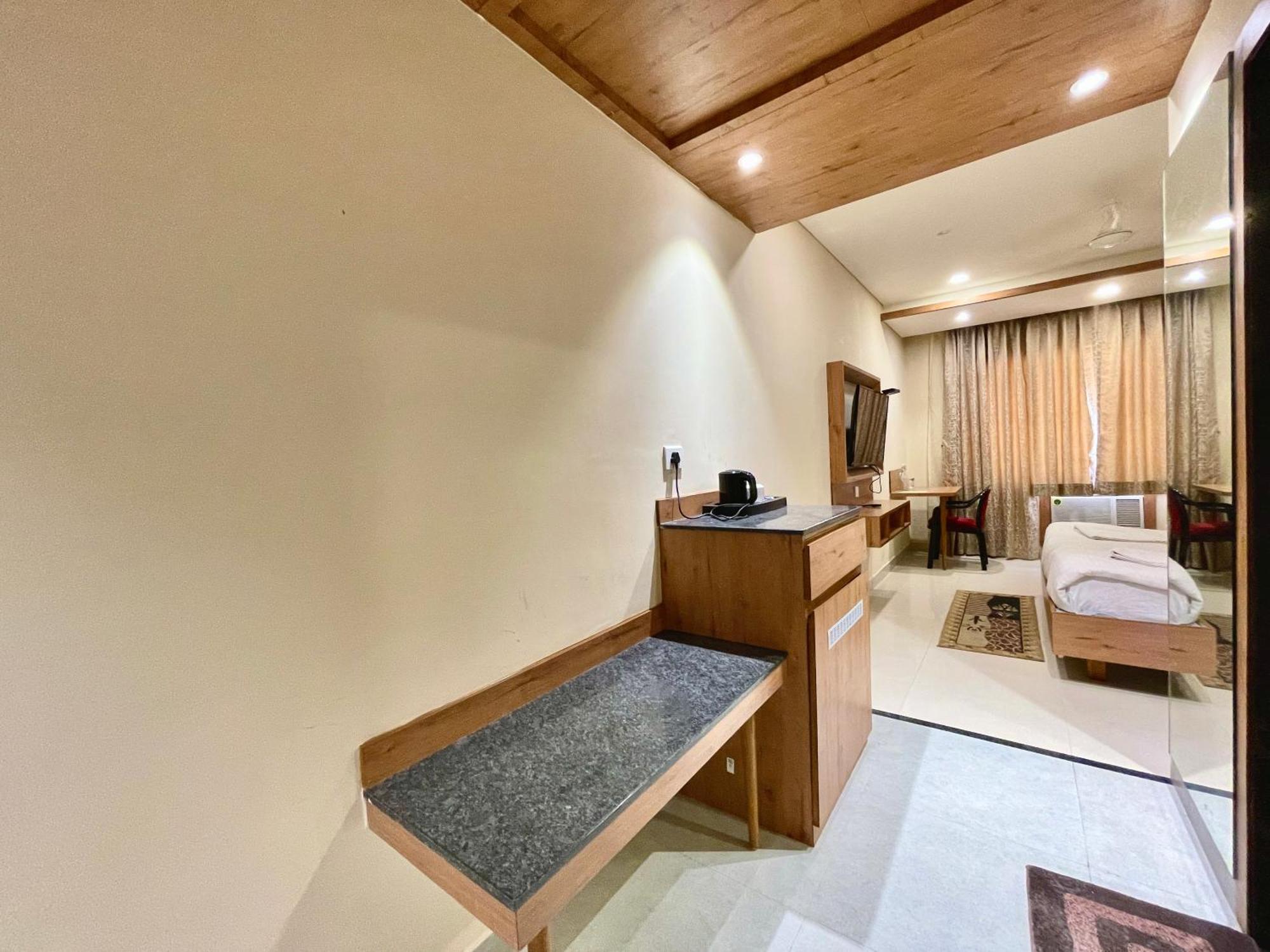 Hotel Rockbay, Puri Swimming-Pool, Near-Sea-Beach-And-Temple Fully-Air-Conditioned-Hotel With-Lift-And-Parking-Facility Zewnętrze zdjęcie