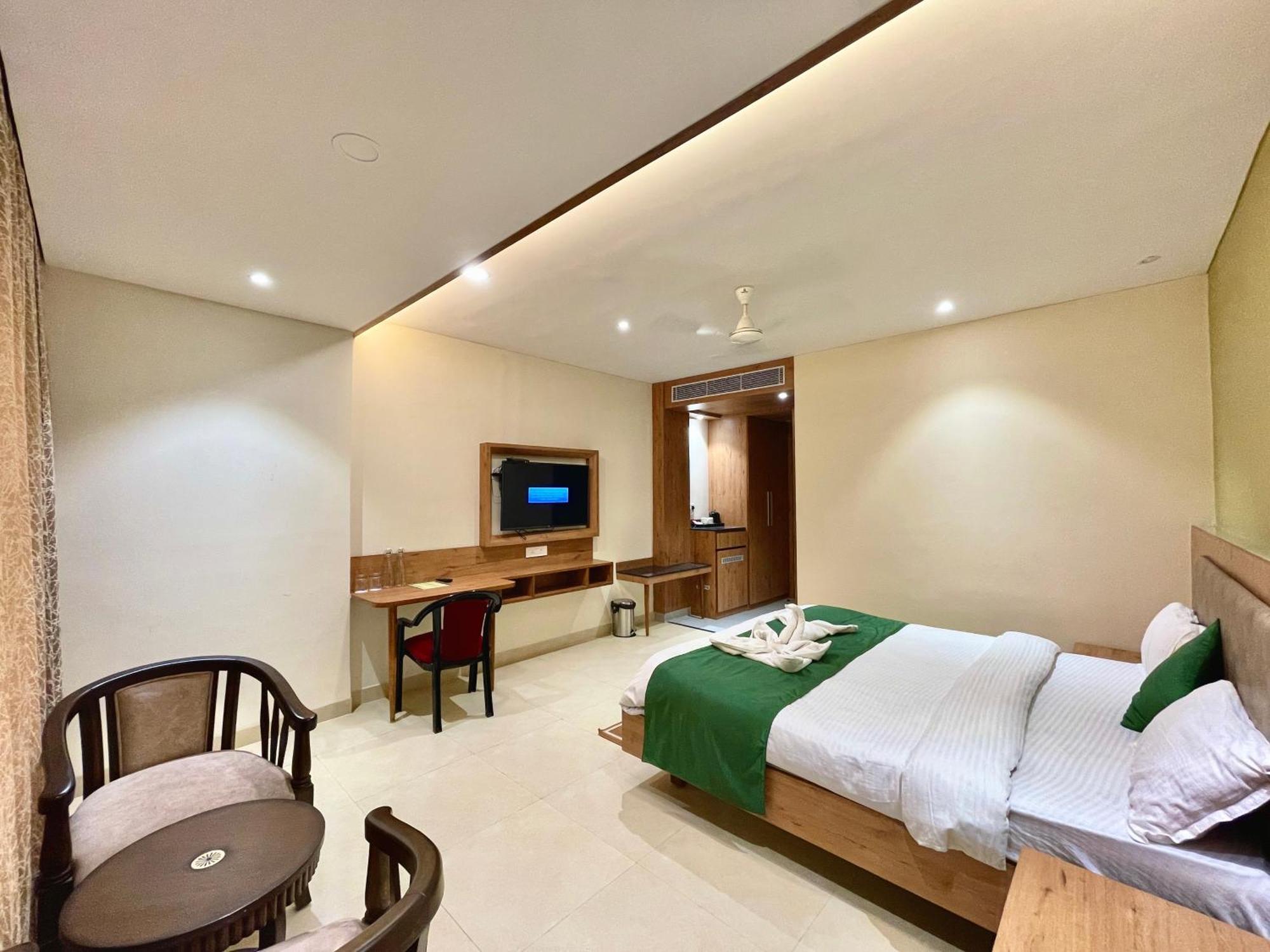 Hotel Rockbay, Puri Swimming-Pool, Near-Sea-Beach-And-Temple Fully-Air-Conditioned-Hotel With-Lift-And-Parking-Facility Zewnętrze zdjęcie
