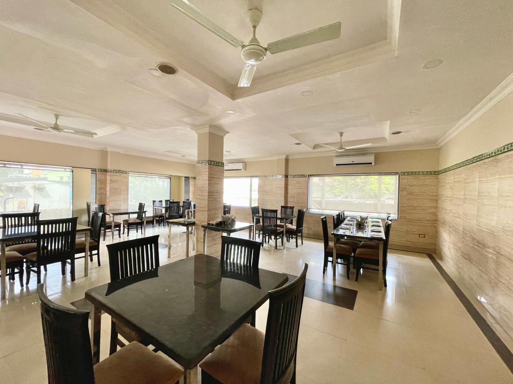 Hotel Rockbay, Puri Swimming-Pool, Near-Sea-Beach-And-Temple Fully-Air-Conditioned-Hotel With-Lift-And-Parking-Facility Zewnętrze zdjęcie