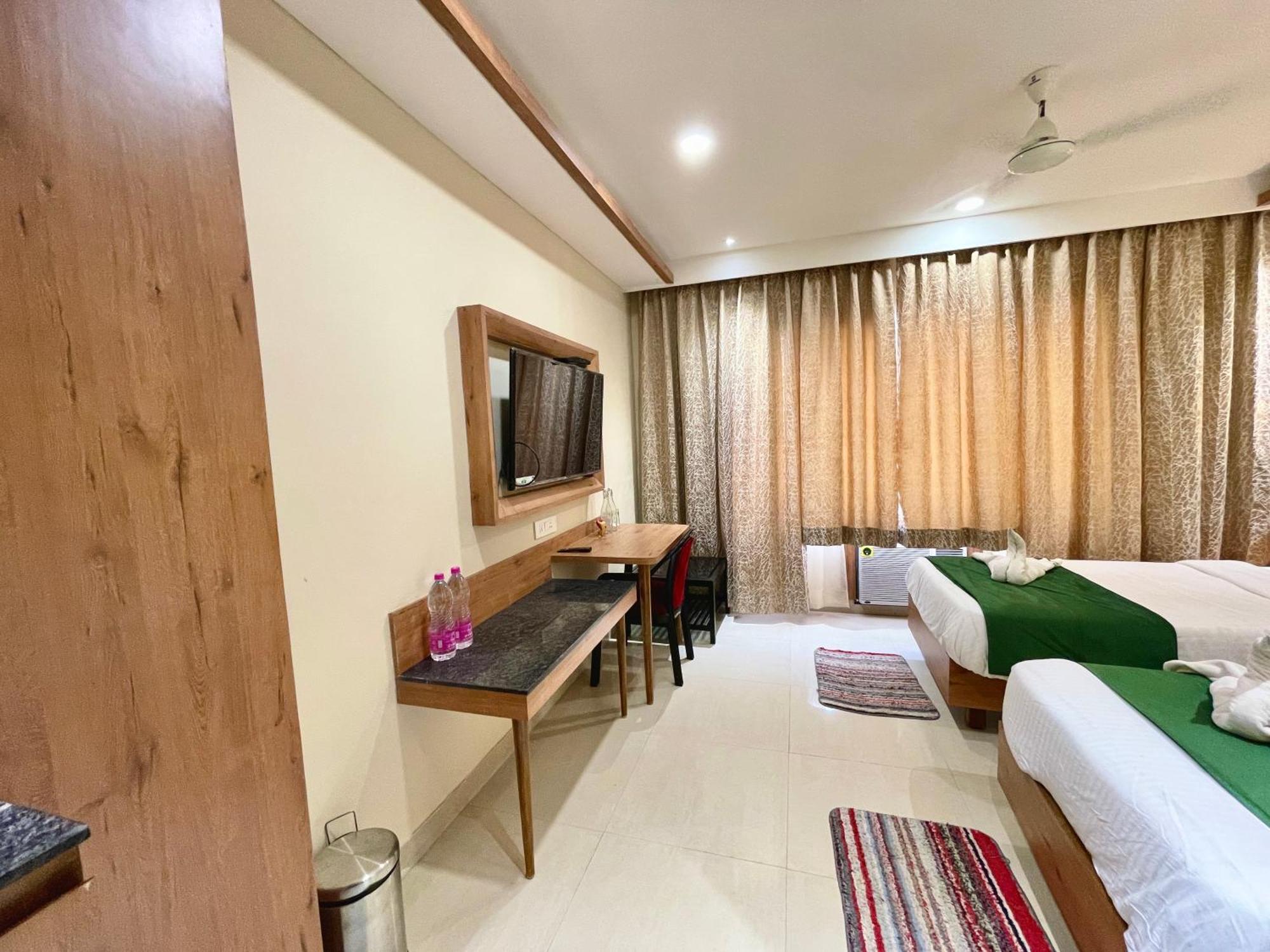 Hotel Rockbay, Puri Swimming-Pool, Near-Sea-Beach-And-Temple Fully-Air-Conditioned-Hotel With-Lift-And-Parking-Facility Zewnętrze zdjęcie