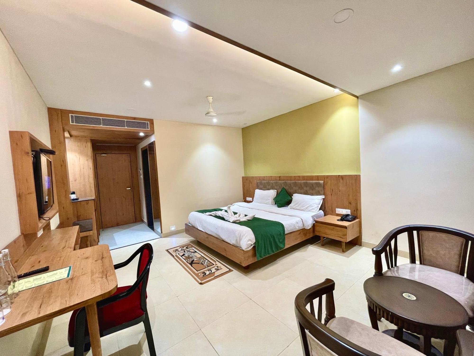 Hotel Rockbay, Puri Swimming-Pool, Near-Sea-Beach-And-Temple Fully-Air-Conditioned-Hotel With-Lift-And-Parking-Facility Zewnętrze zdjęcie