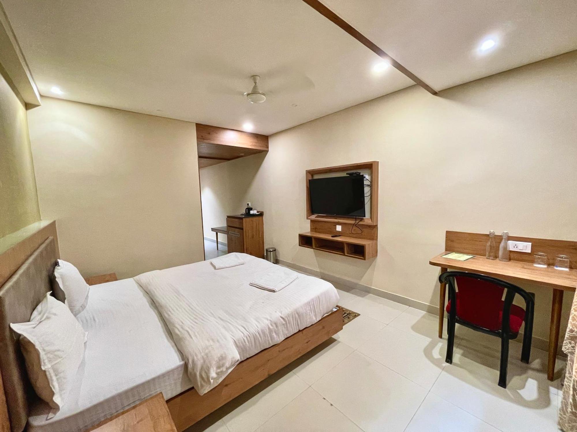Hotel Rockbay, Puri Swimming-Pool, Near-Sea-Beach-And-Temple Fully-Air-Conditioned-Hotel With-Lift-And-Parking-Facility Zewnętrze zdjęcie