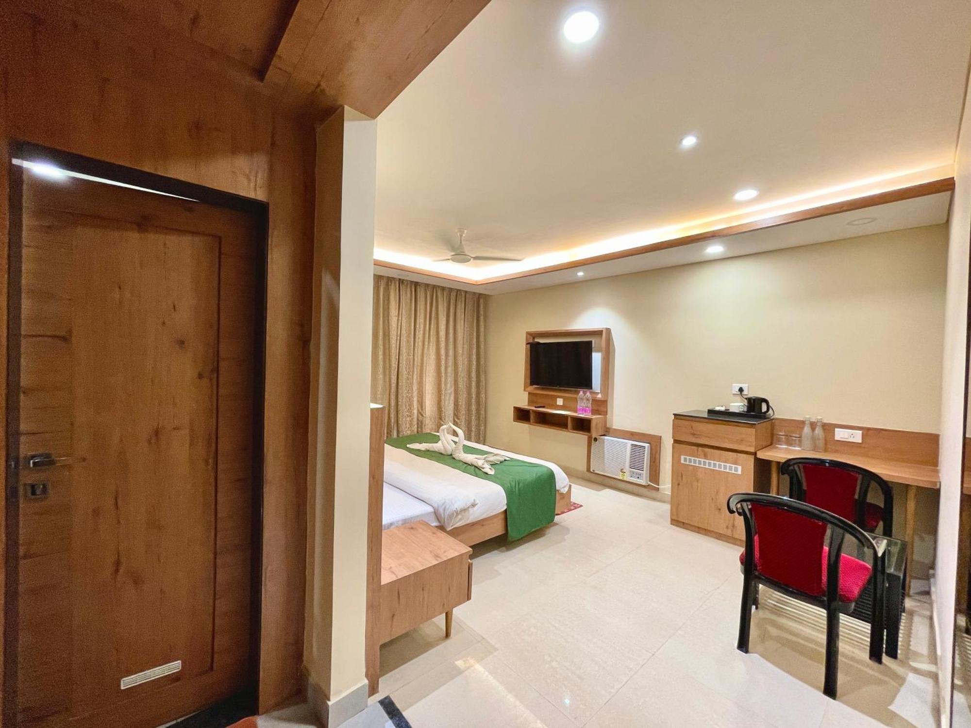 Hotel Rockbay, Puri Swimming-Pool, Near-Sea-Beach-And-Temple Fully-Air-Conditioned-Hotel With-Lift-And-Parking-Facility Zewnętrze zdjęcie