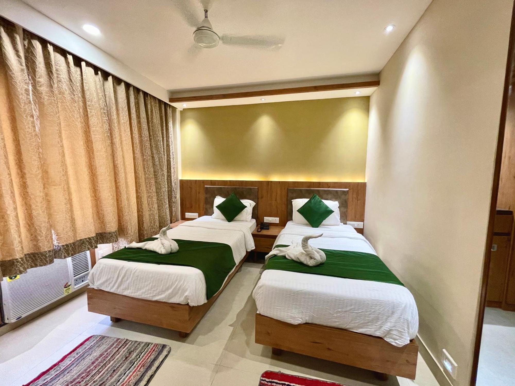 Hotel Rockbay, Puri Swimming-Pool, Near-Sea-Beach-And-Temple Fully-Air-Conditioned-Hotel With-Lift-And-Parking-Facility Zewnętrze zdjęcie