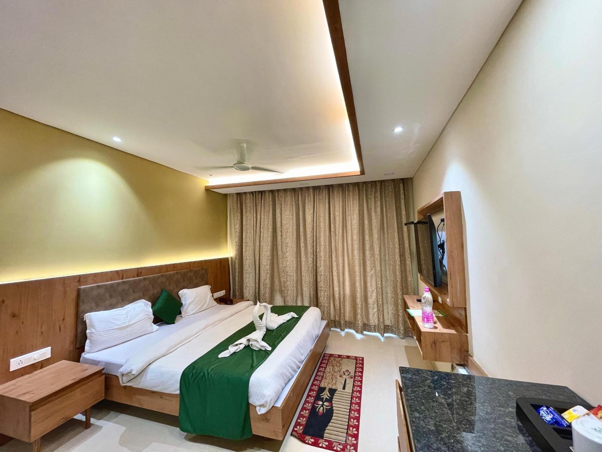 Hotel Rockbay, Puri Swimming-Pool, Near-Sea-Beach-And-Temple Fully-Air-Conditioned-Hotel With-Lift-And-Parking-Facility Zewnętrze zdjęcie