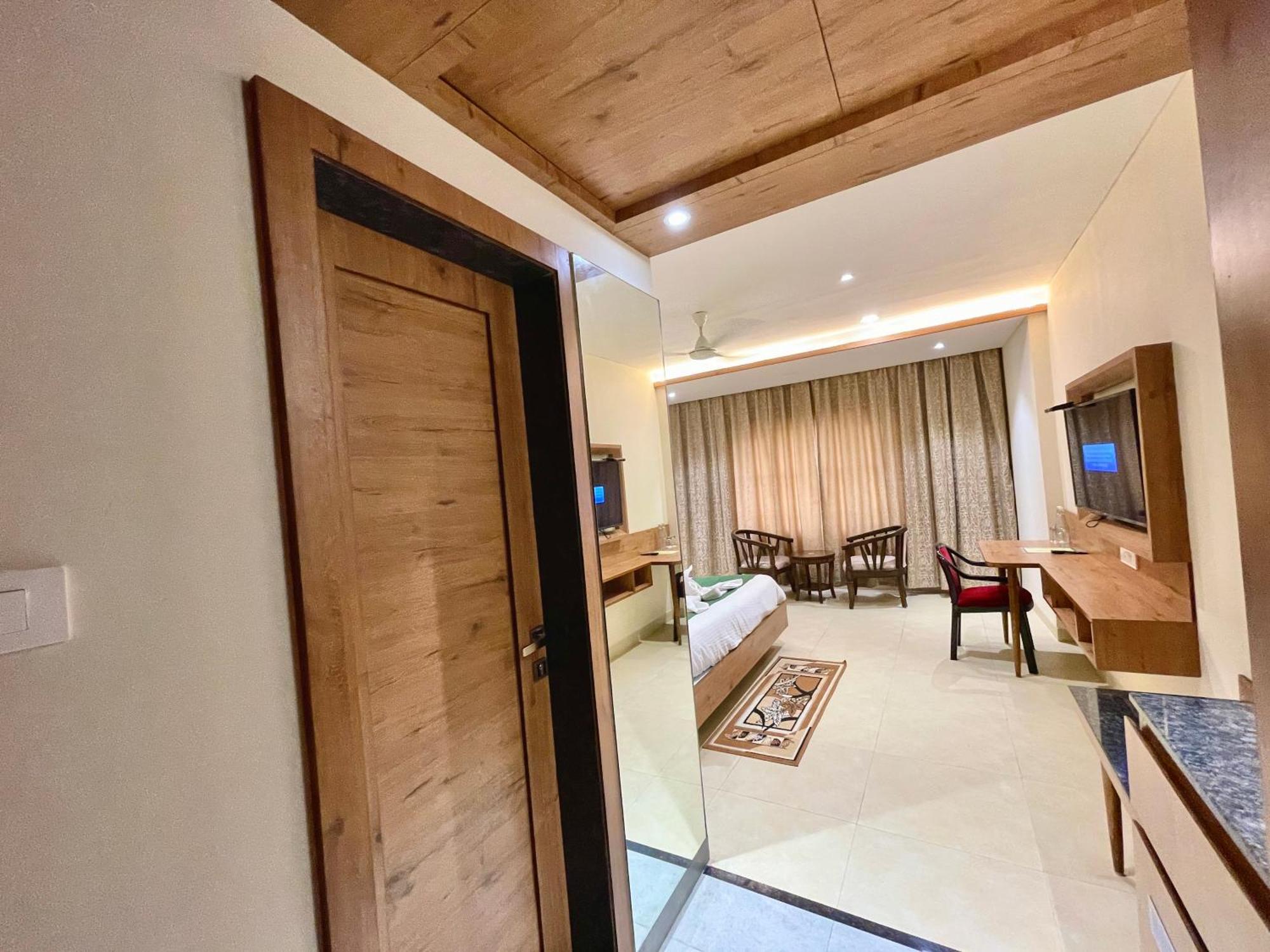 Hotel Rockbay, Puri Swimming-Pool, Near-Sea-Beach-And-Temple Fully-Air-Conditioned-Hotel With-Lift-And-Parking-Facility Zewnętrze zdjęcie