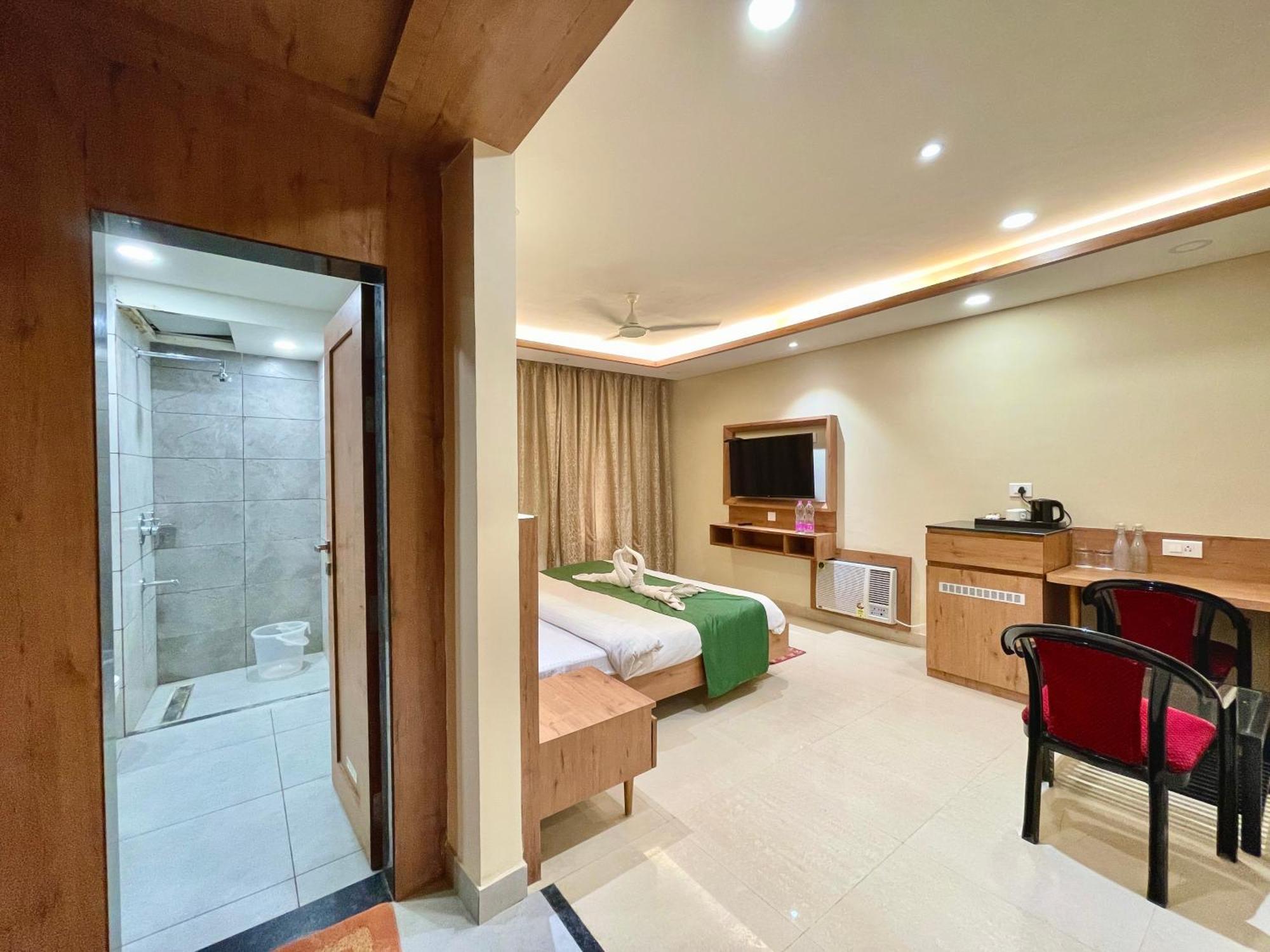 Hotel Rockbay, Puri Swimming-Pool, Near-Sea-Beach-And-Temple Fully-Air-Conditioned-Hotel With-Lift-And-Parking-Facility Zewnętrze zdjęcie