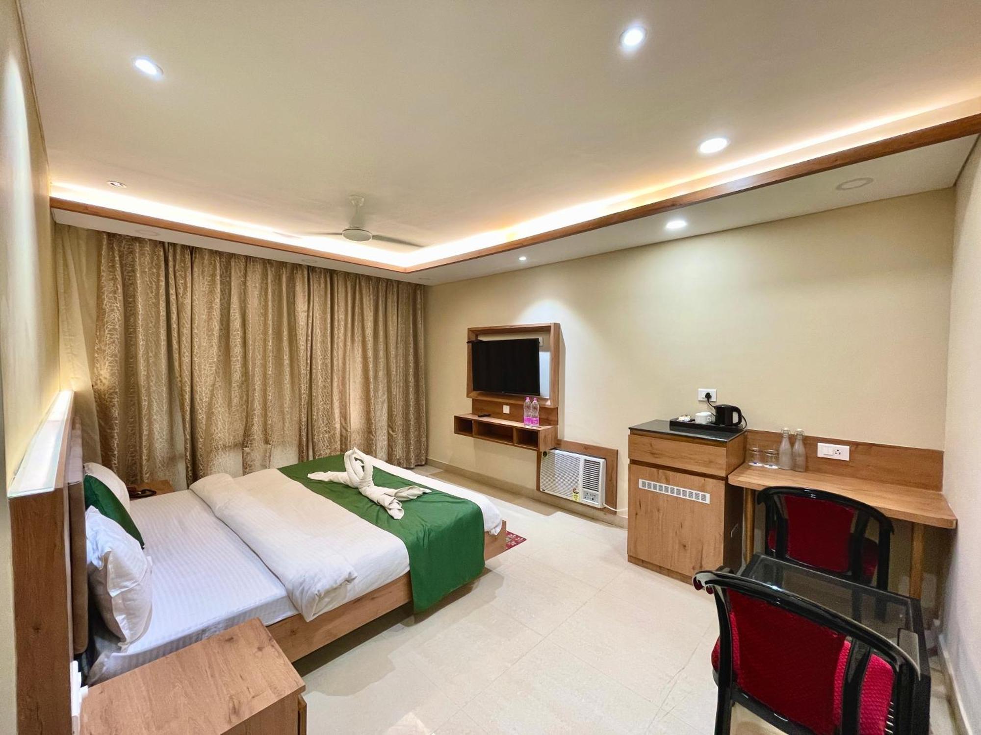 Hotel Rockbay, Puri Swimming-Pool, Near-Sea-Beach-And-Temple Fully-Air-Conditioned-Hotel With-Lift-And-Parking-Facility Zewnętrze zdjęcie