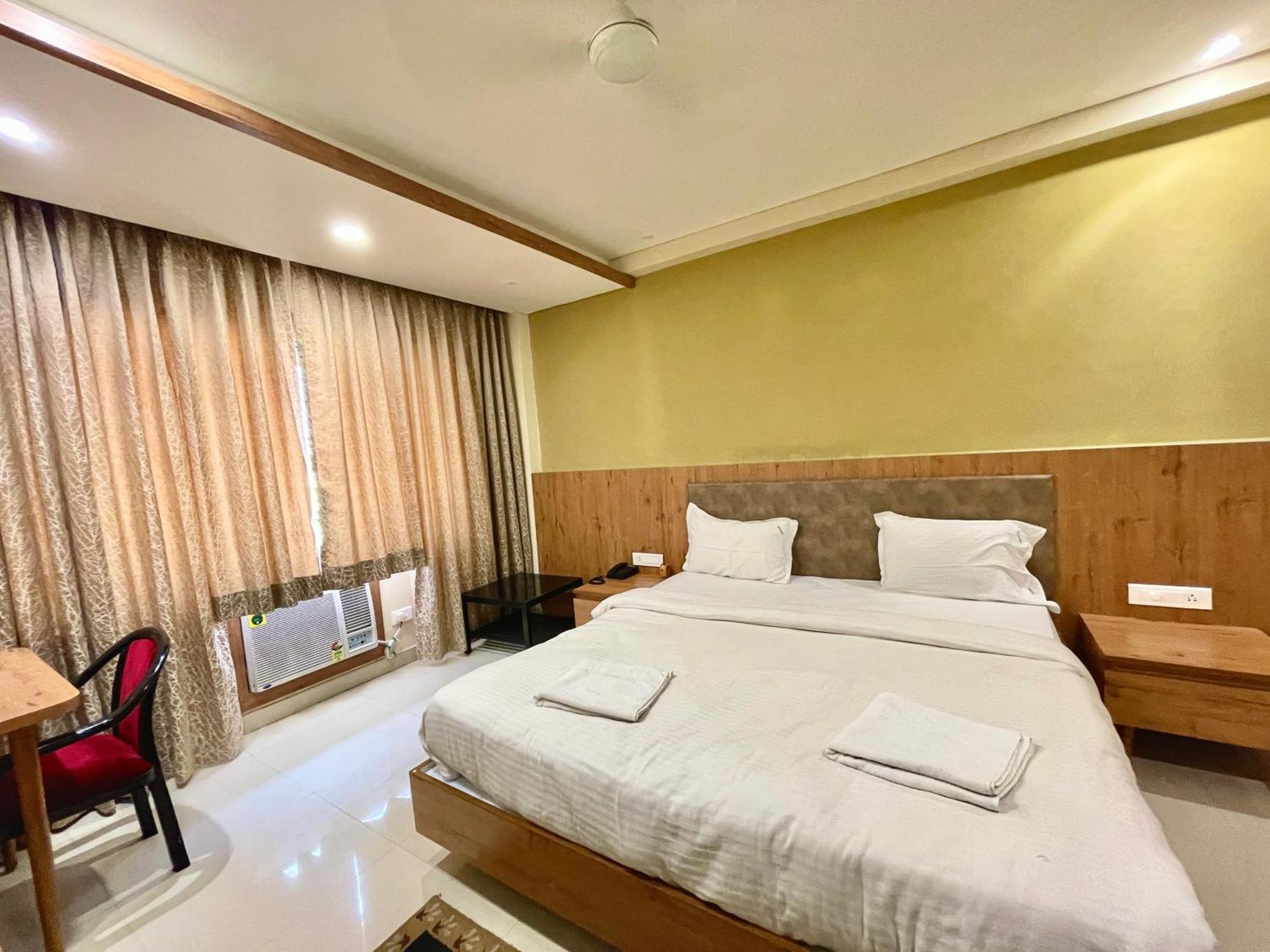 Hotel Rockbay, Puri Swimming-Pool, Near-Sea-Beach-And-Temple Fully-Air-Conditioned-Hotel With-Lift-And-Parking-Facility Zewnętrze zdjęcie
