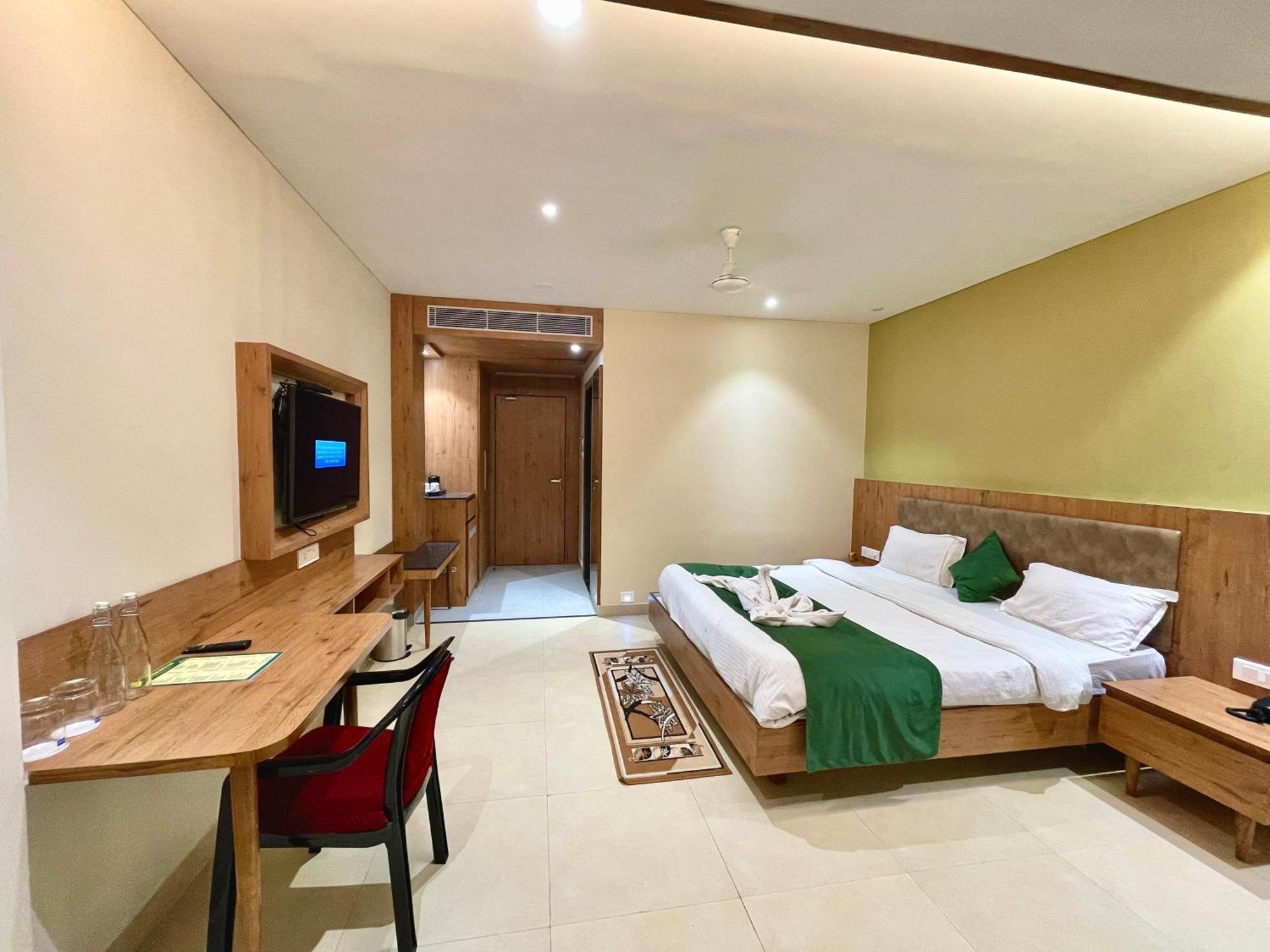 Hotel Rockbay, Puri Swimming-Pool, Near-Sea-Beach-And-Temple Fully-Air-Conditioned-Hotel With-Lift-And-Parking-Facility Zewnętrze zdjęcie